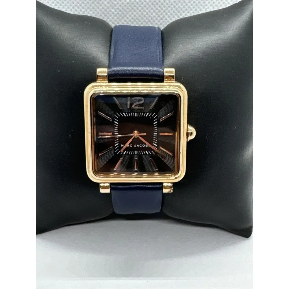 Marc Jacobs Vic MJ1523 Women Blue Leather Analog Dial Quartz Wrist Watch JNA763